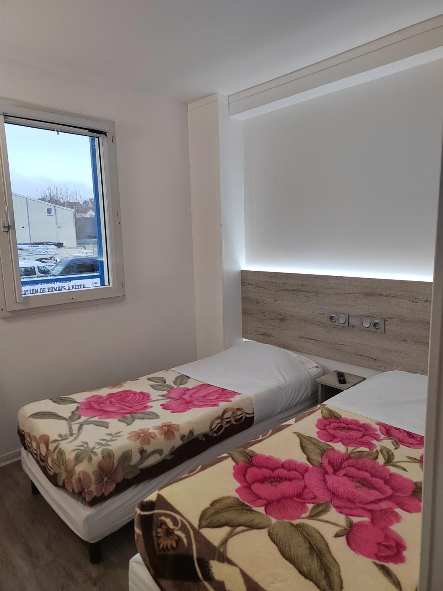 Alpha Hotel Bouafle Eksteriør bilde