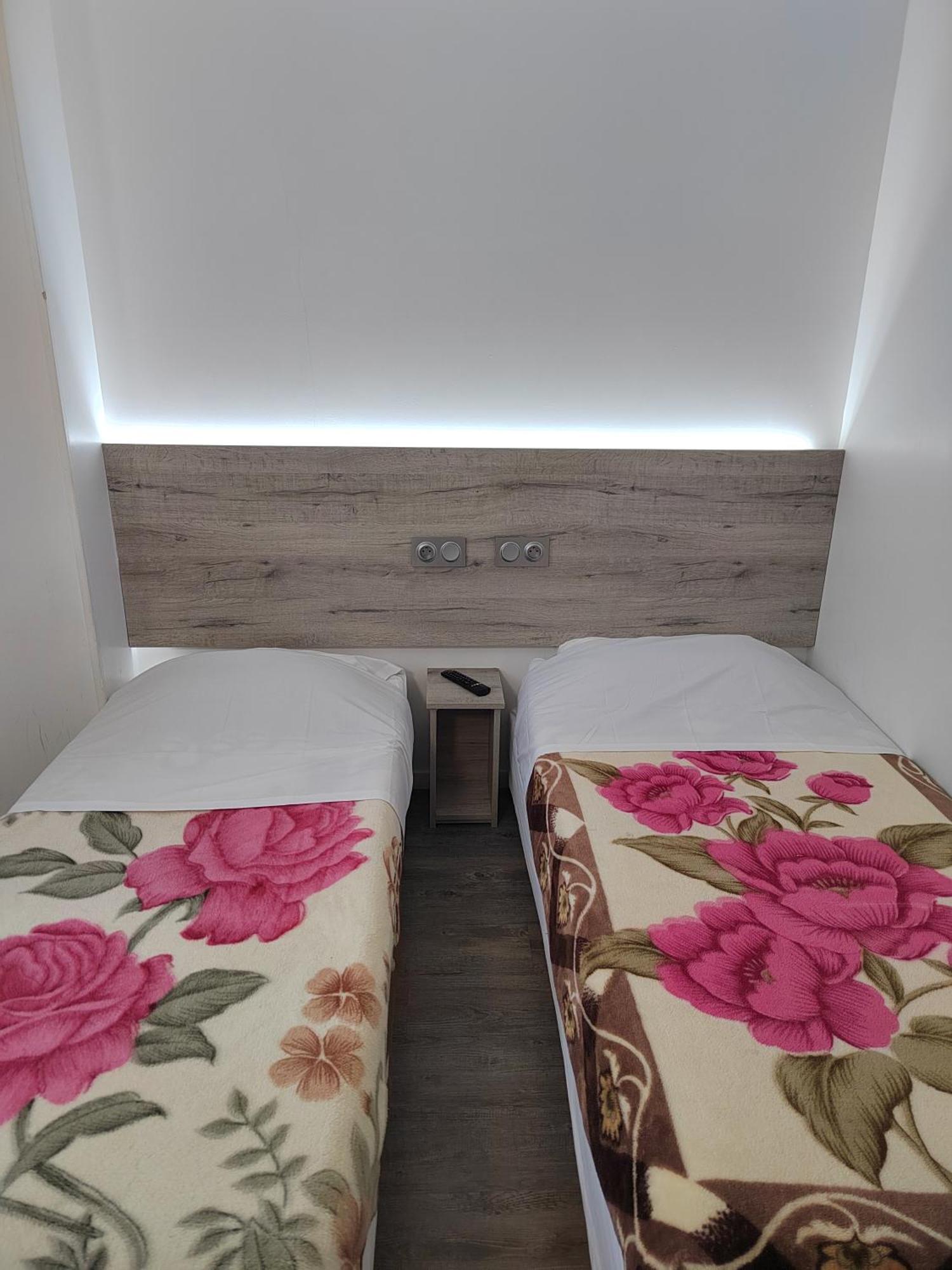 Alpha Hotel Bouafle Eksteriør bilde