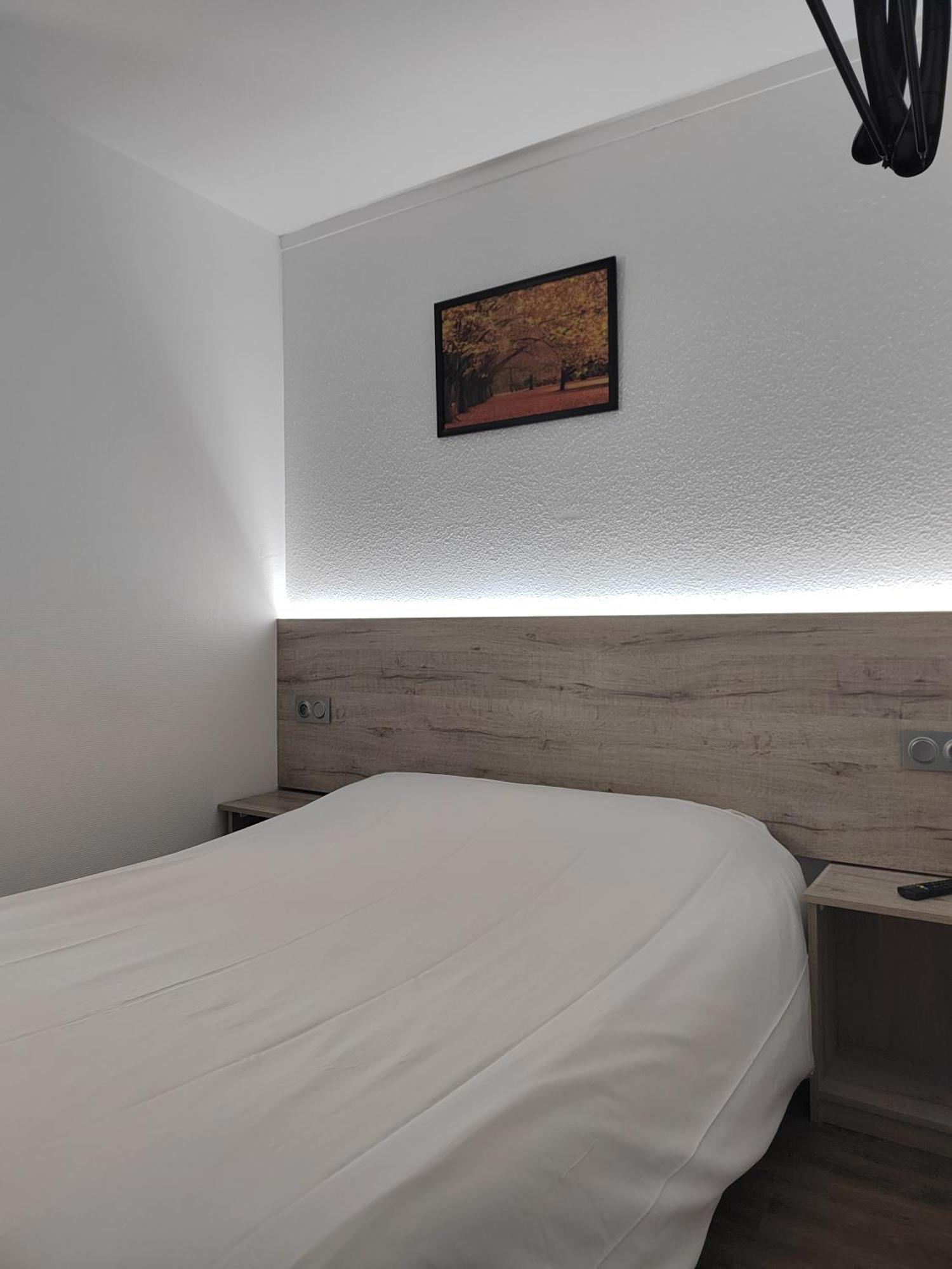 Alpha Hotel Bouafle Eksteriør bilde