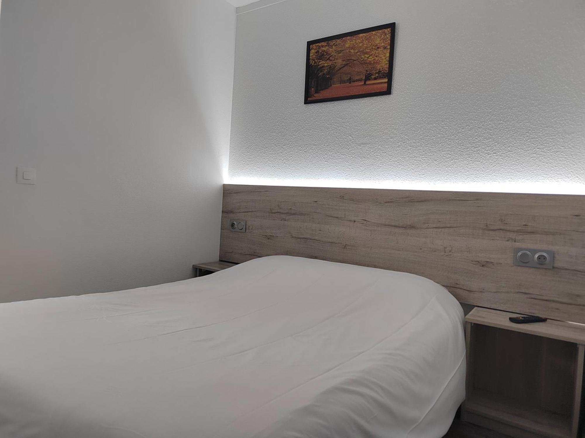 Alpha Hotel Bouafle Eksteriør bilde